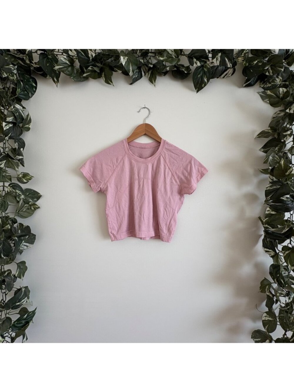 Lululemon Athletic Swiftly Tech Short Sleeve Cropped Shirt 2.0 Pink Women’s Sz 8